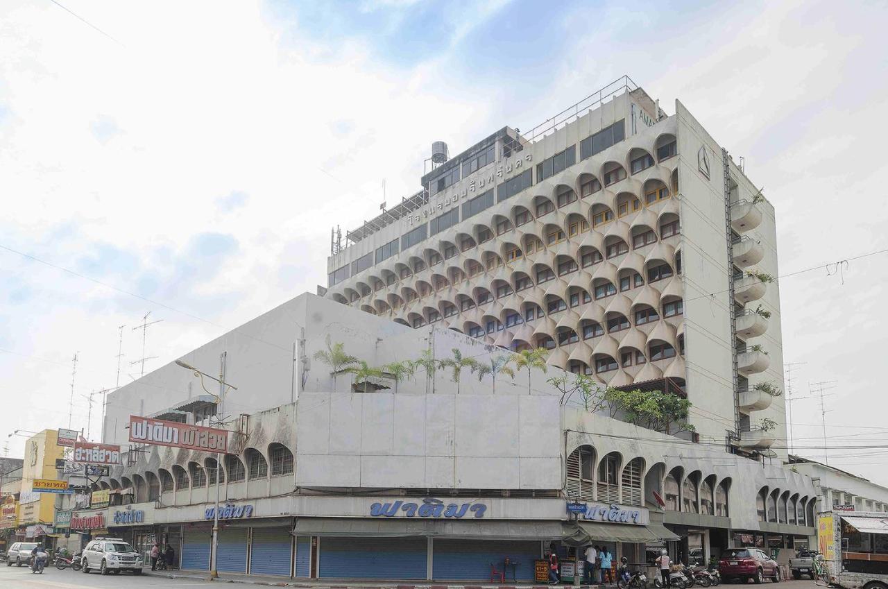 Amarin Nakorn Hotel Phitsanulok Bagian luar foto